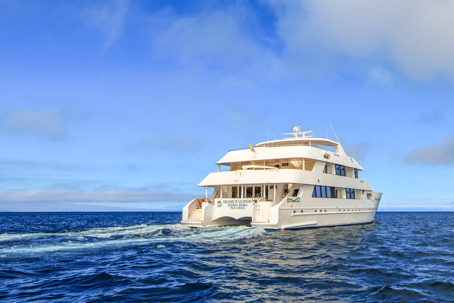 catamaran-treasure-oniric-galapagos-cruise